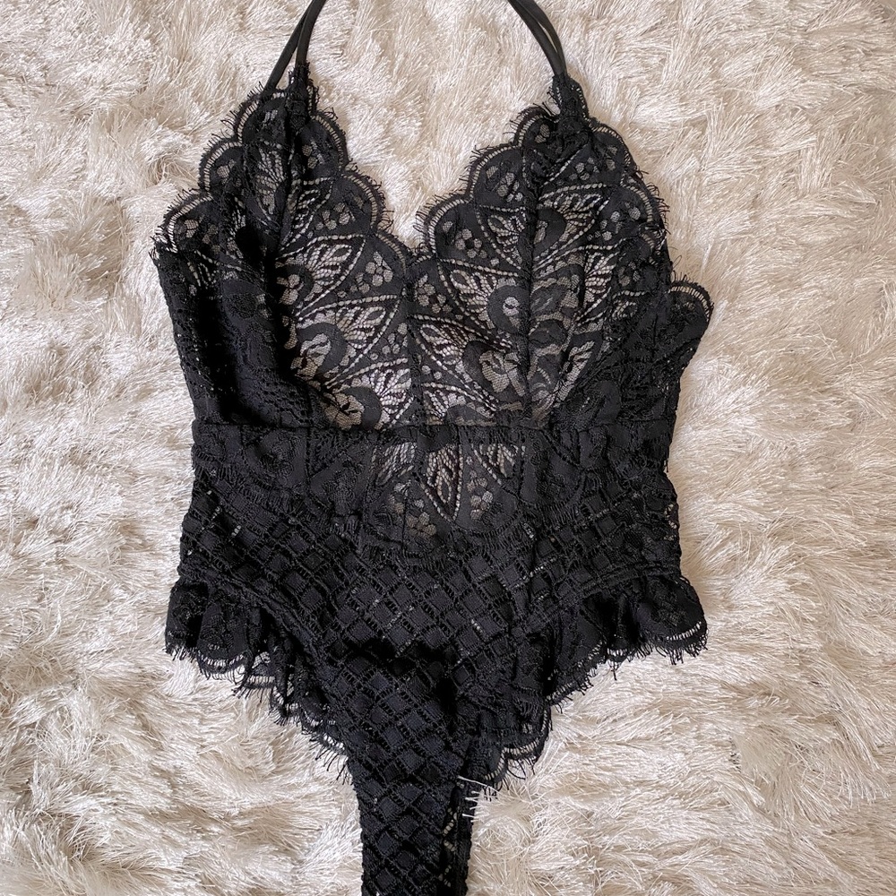 Lace backless bodysuit